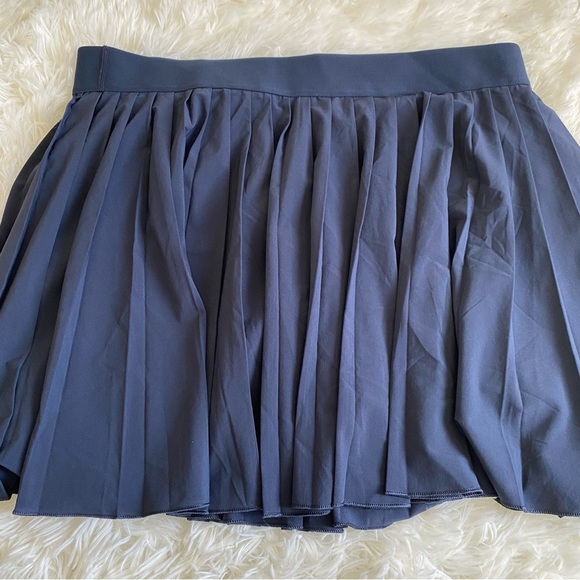 Aritzia TnAction TnaMOVE™ Tennis Mini Skirt in Total Eclipse - Picture 3 of 8